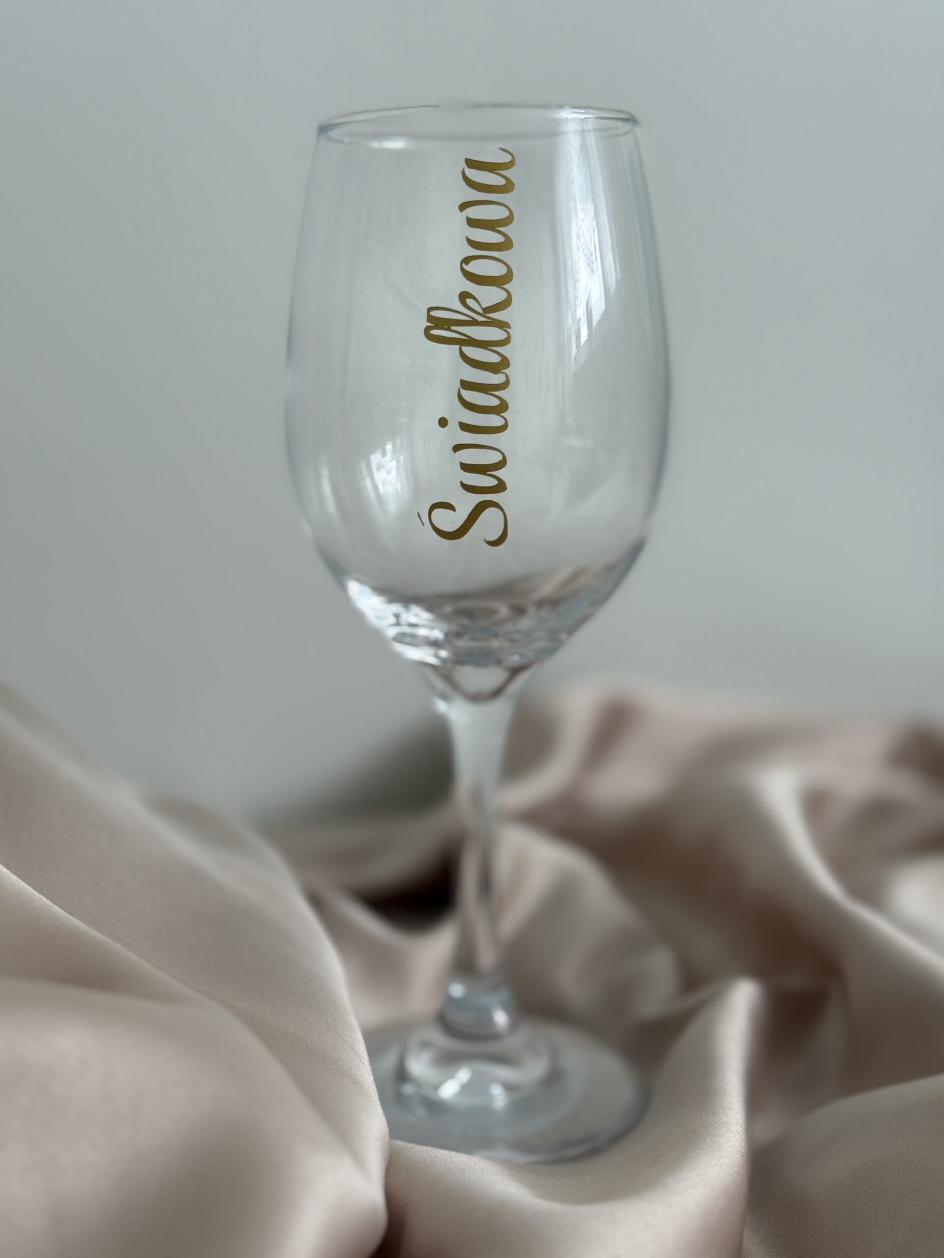 Personalizowany kieliszek na wino dla Świadkowej