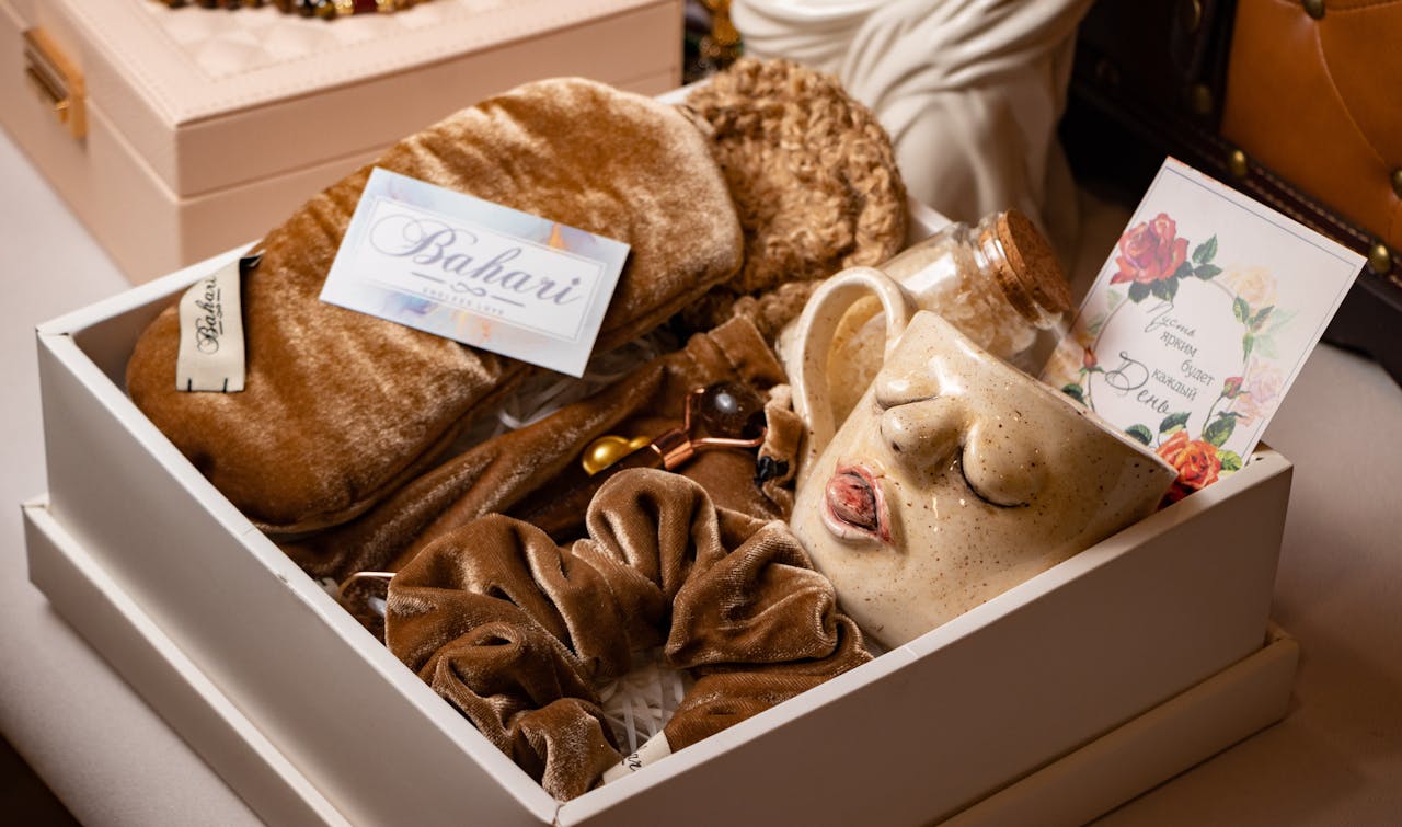 Elegant spa gift box featuring handmade ceramic cup, velvet mask, and scrunchie for relaxation and luxury.