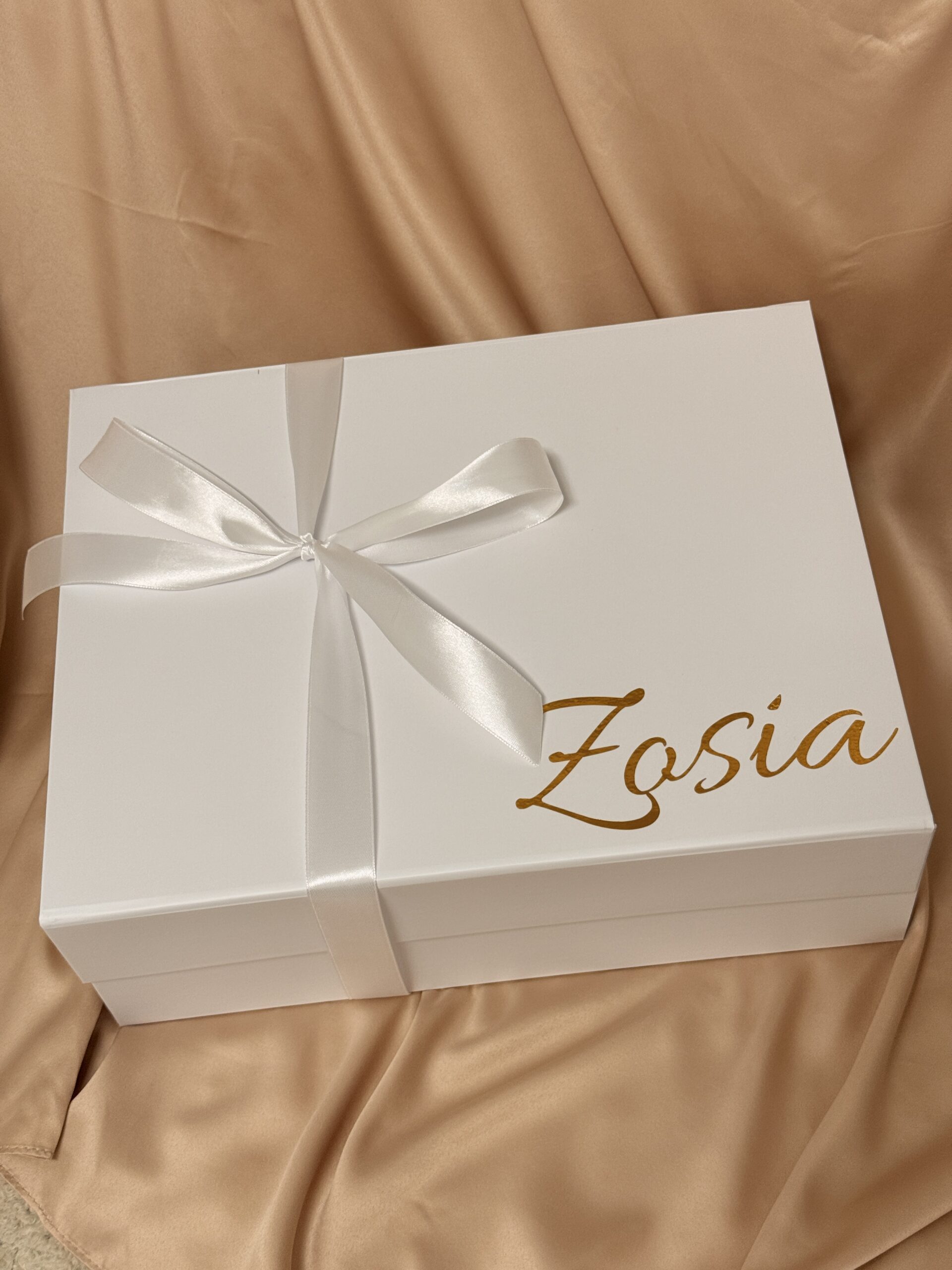 Zamknięty elegancki box dla druhny